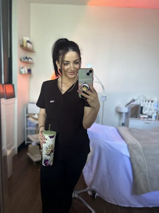 SKINTOLOGY Studio by Julia Rae Picture 3