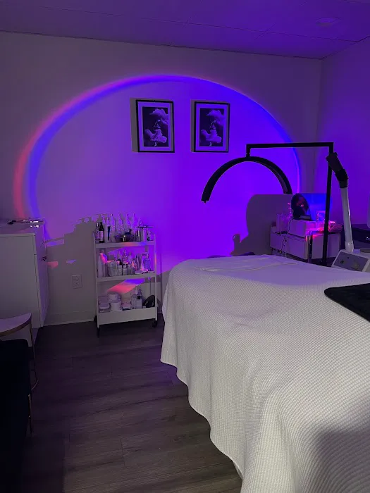J. Luna Acne Clinic + Esthetics Picture 2