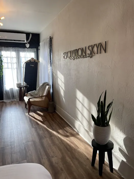 Evolution Skyn Aesthetics - Dermaplaning + Acne Expert Picture 4