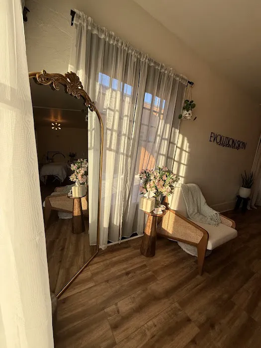 Evolution Skyn Aesthetics - Dermaplaning + Acne Expert Picture 6