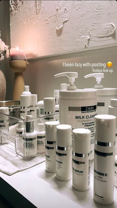 Evolution Skyn Aesthetics - Dermaplaning + Acne Expert Picture 2