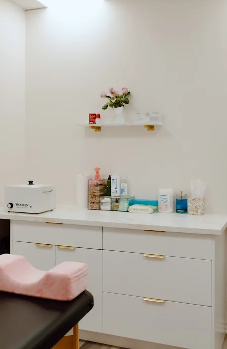 Skin Care by Alyne Picture 1