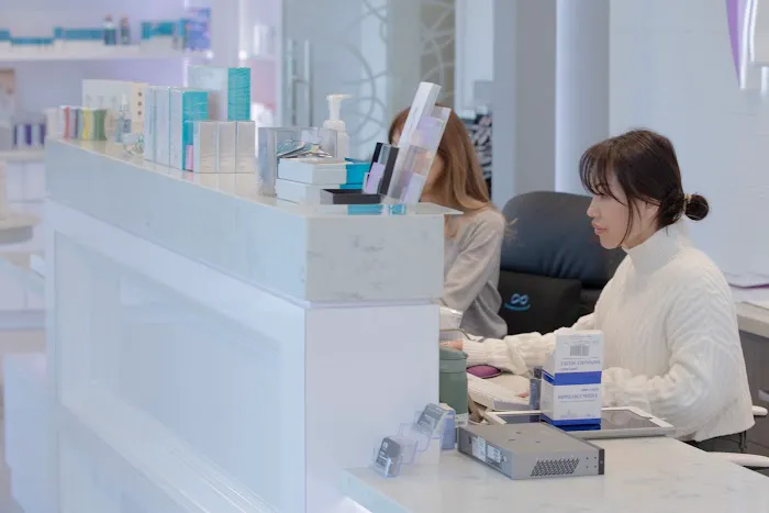 TROIAREUKE Lake Forest Picture 6