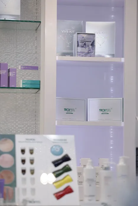 TROIAREUKE Lake Forest Picture 4