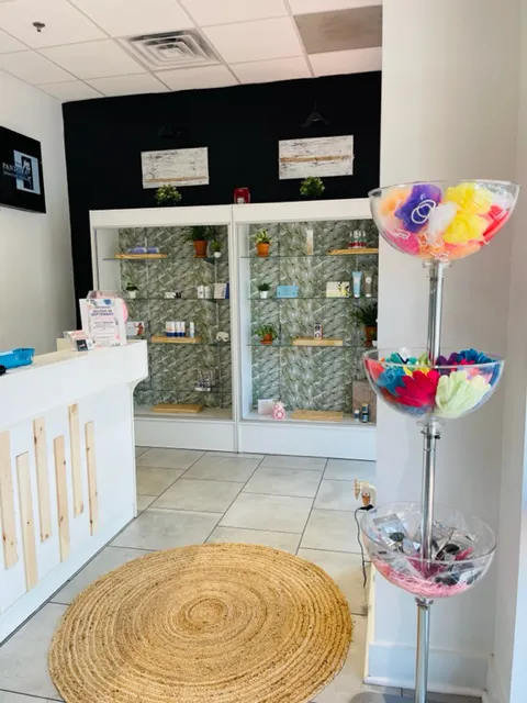 Strip Esthetics Wax & Beaute' Bar - University Picture 2