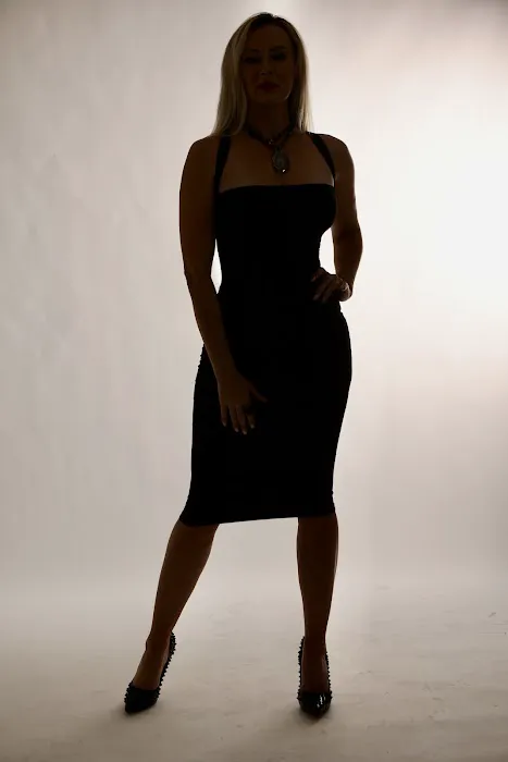 Contour Institute of makeup artistry, skin & Laser Picture 1