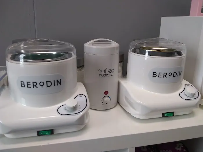 Eccentric Faces by Andra Leigh Picture 4