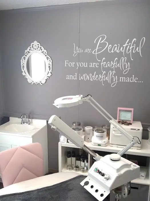 Eccentric Faces by Andra Leigh Picture 1