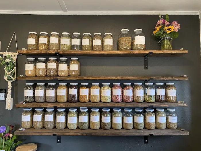 Lavender & Thyme: Holistic Skin Therapy + Apothecary Picture 3