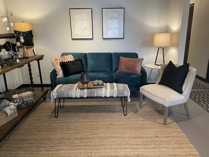 Renew Beauty Bar - Open by Appt Picture 2