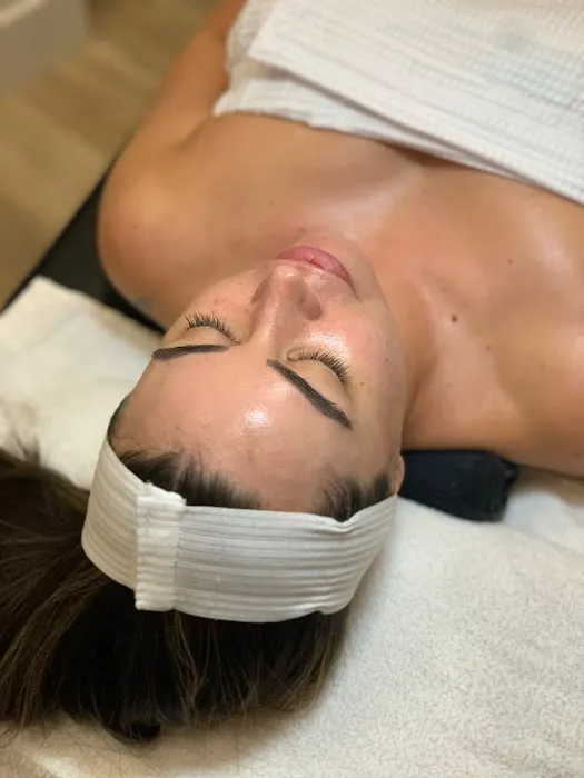 Aesthetician Elyse Picture 1