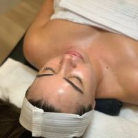 Aesthetician Elyse ico