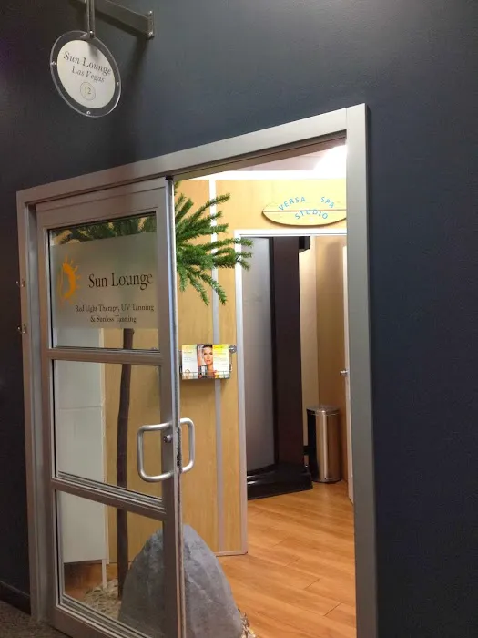 Sun Lounge Picture 1