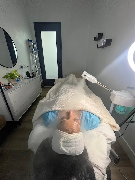 Skn Bar LV Picture 5