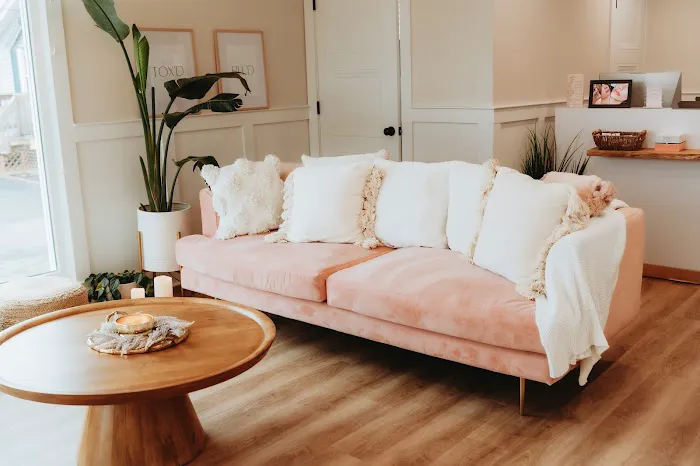 Southern Bloom Aesthetics Picture 3