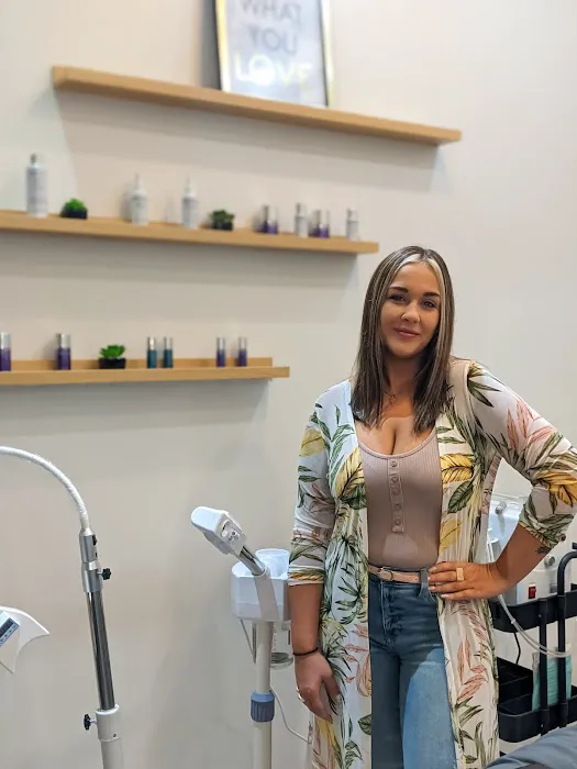 Queen B Beauty Bar Picture 9