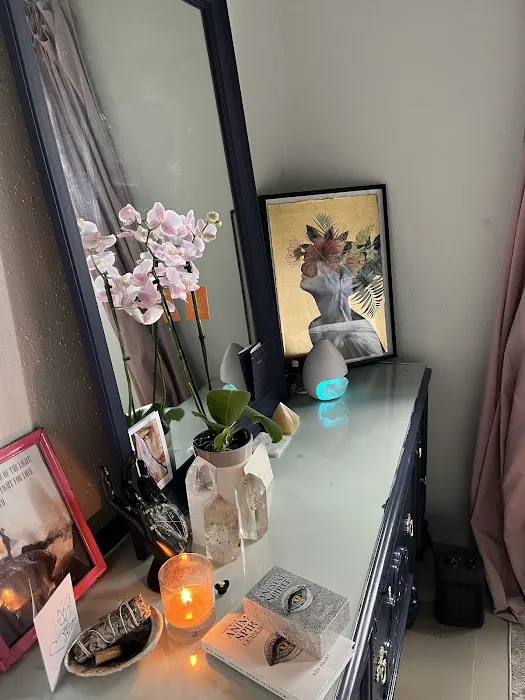 Magic Manos Picture 2