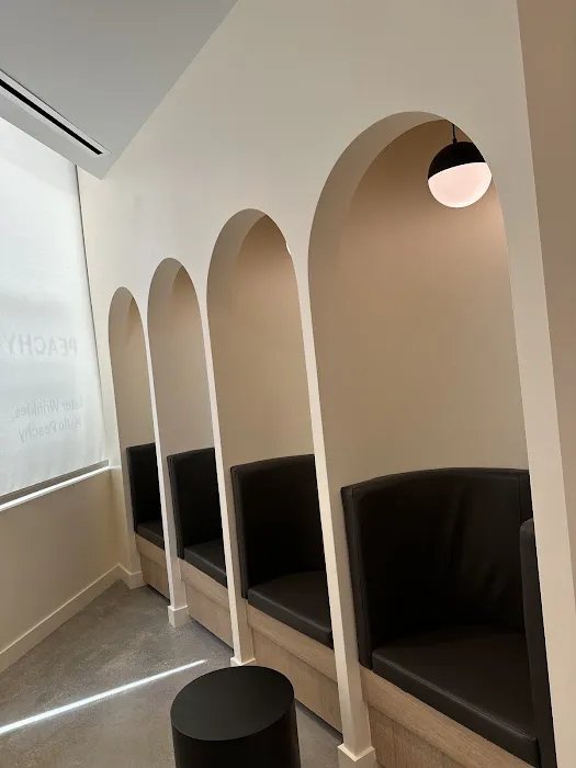 Peachy West Loop Picture 2