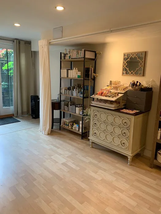 Amy Rojek Skin Care Picture 1