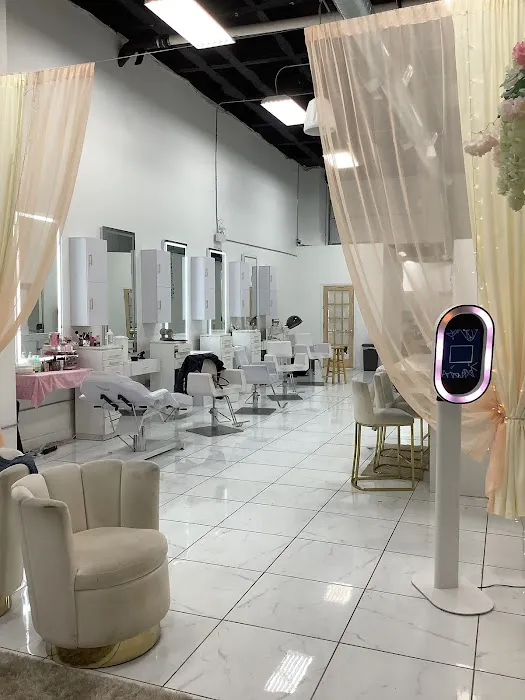 TrapHouse Beauty Picture 1