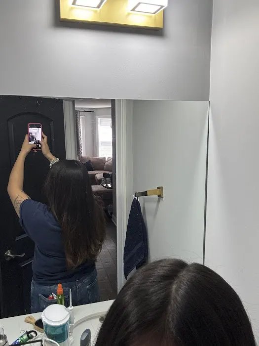 SCALP AND SKIN SOLUTIONS Picture 5