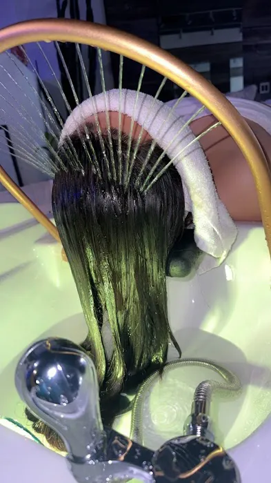 SCALP AND SKIN SOLUTIONS Picture 9