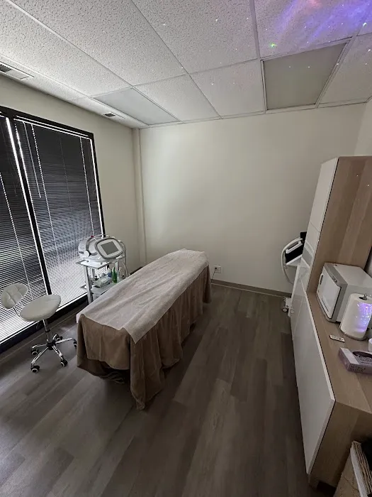 Glow Skin Lounge Picture 2