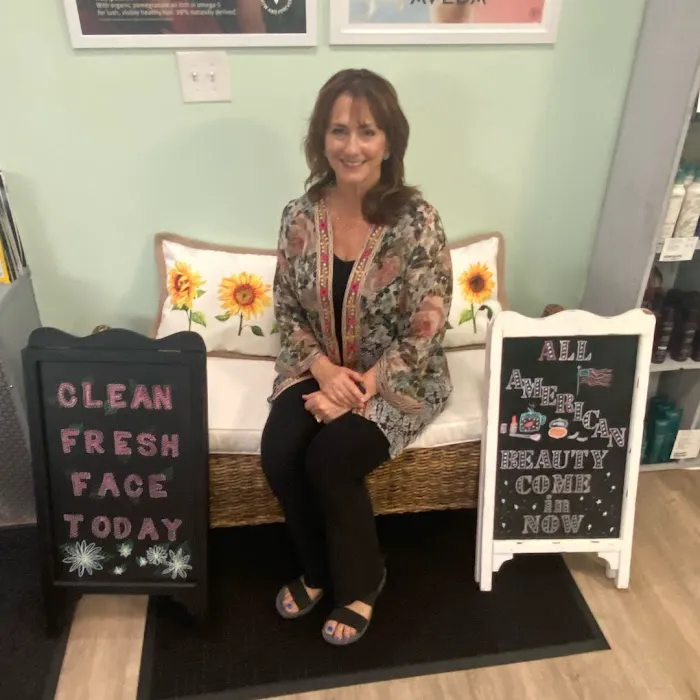 Wake Up & Make Up By Ann Located in own building Picture 6