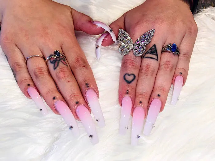 Glitz And Claws Picture 1