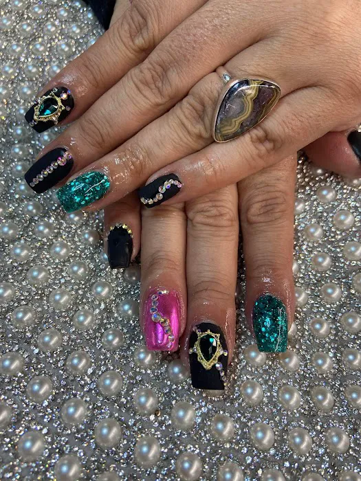 Glitz And Claws Picture 8