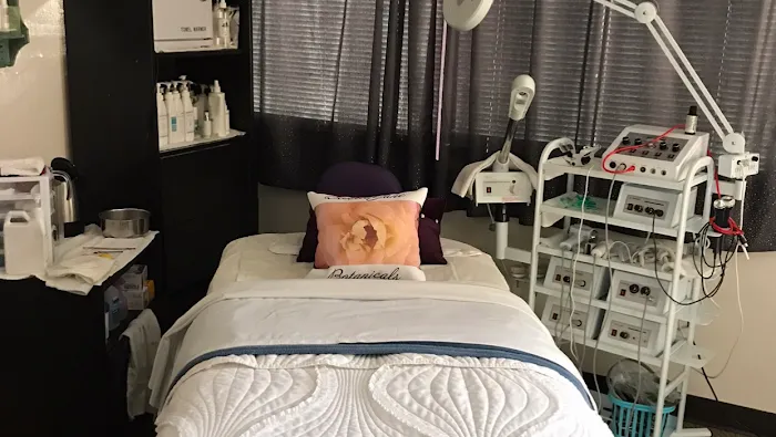 Creative Realities Spa, LLC Picture 7