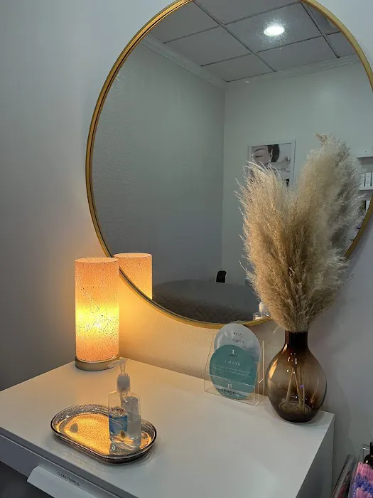 Flawless Skin and Lashes Picture 1