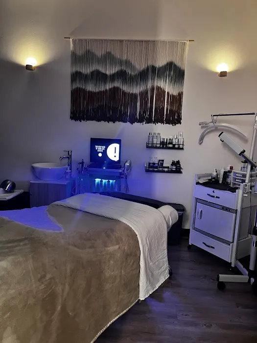 Skin by Randee (Inside Sola Salon Studios) Picture 3