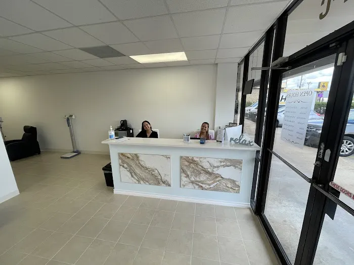 Luxury Aesthetics & IV Clinic Picture 1