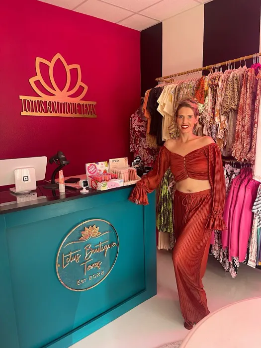 The Tan & Wax Chick Beauty Bar-Esthetician, Facial, Brazilian Picture 2