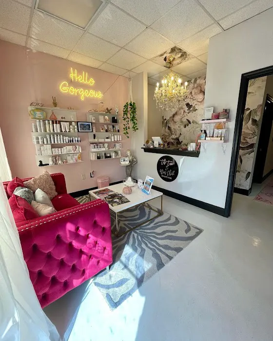 The Tan & Wax Chick Beauty Bar-Esthetician, Facial, Brazilian Picture 3