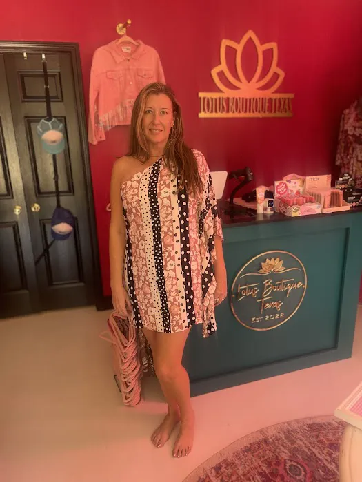 The Tan & Wax Chick Beauty Bar-Esthetician, Facial, Brazilian Picture 1