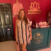 The Tan & Wax Chick Beauty Bar-Esthetician, Facial, Brazilian ico