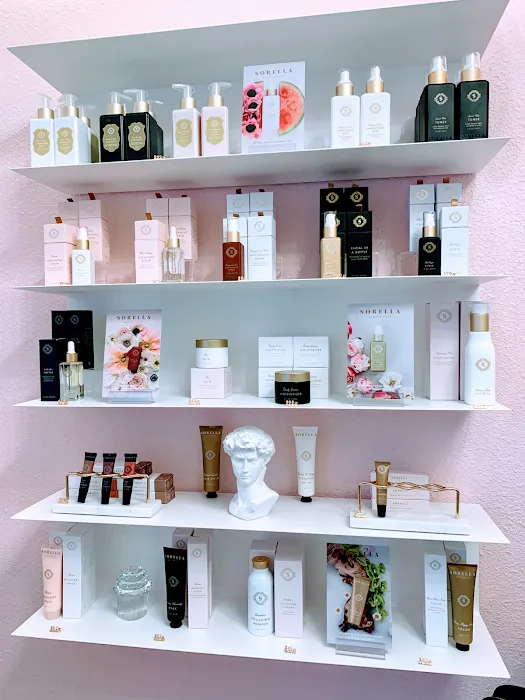 The Tan & Wax Chick Beauty Bar-Esthetician, Facial, Brazilian Picture 9