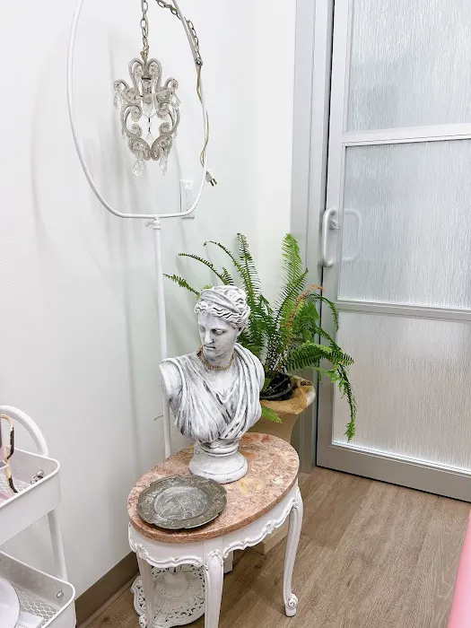 A Pink Parlour Skincare Suite Picture 4