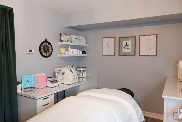 Hand and Hollow Skincare Picture 7