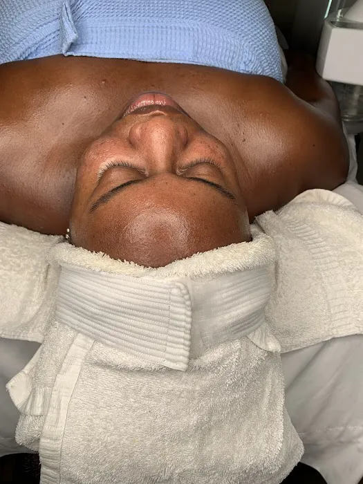 Glow Skintique Picture 4