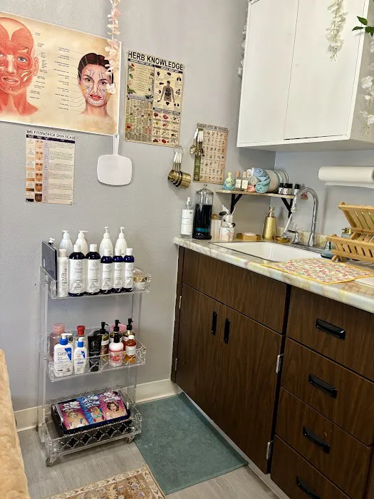 Dora Amora Skincare Picture 3