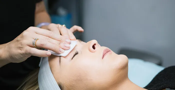 Brow Lounge Picture 5