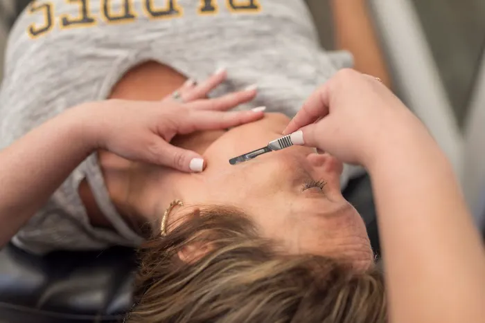 Brow Lounge Picture 4