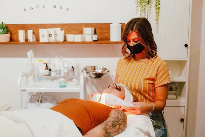 Bare & Bee Esthetics Picture 7