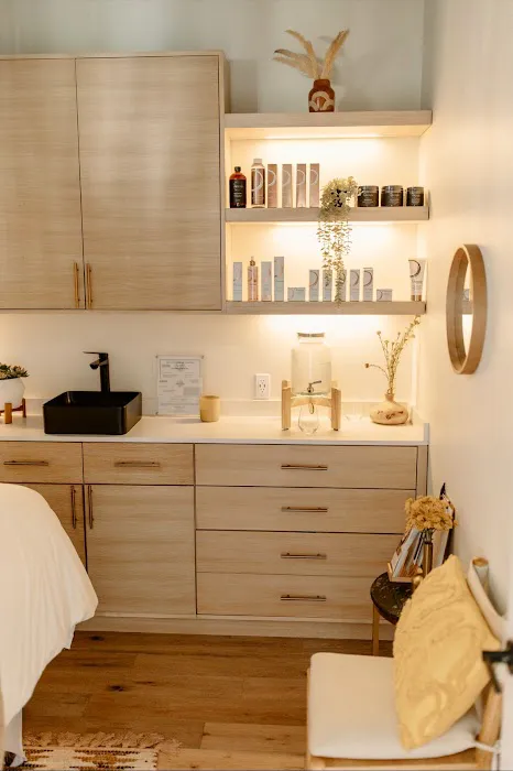 Moon Lux Skin & Wellness Picture 1