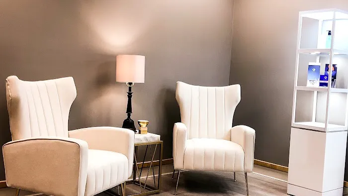 Mindy Kennen Beauty Picture 2