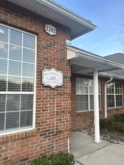 Skin and Glam Picture 1