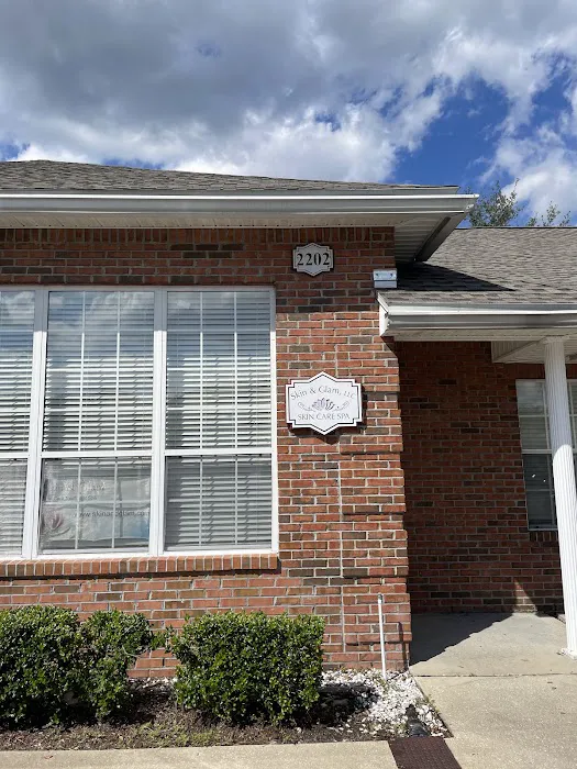 Skin and Glam Picture 9